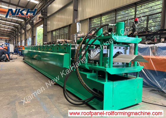 kaufen Vollautomatische Ridge Cap Roll Forming Machine mit Rippe auf der Oberseite online manufacture