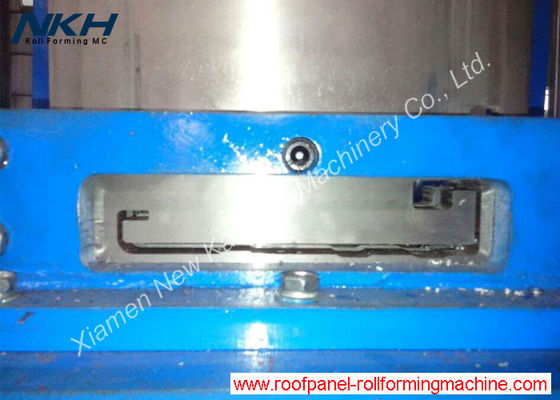 خرید ماشین قالب گیری رول سقفی Fascia Panel ماشین مالزی نوع استاندارد برای مواد G350 PPGI online manufacture