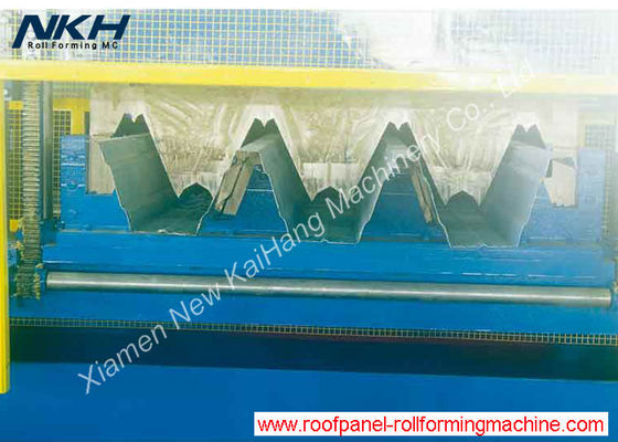 kaufen Europäische 153 Metallplattform-Rolle, die Maschine, die Bodenfliesen herstellen Maschine mit hoher Rippe bildet online manufacture