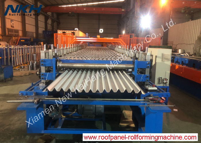 Cladding wall roll forming machine, for factory building, wall panel with scew clipping